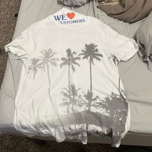 Mens Old Navy palm tree shirt, size medium in good used condition
